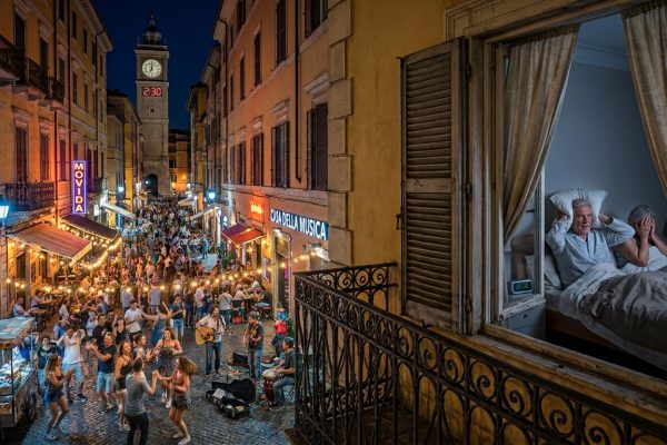 Il locale notturno che rende invivibile il quartiere tutele penali, civili e amministrative contro il rumore molesto